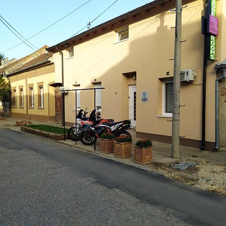 Lotus House Apartamento Zrenjanin Exterior foto