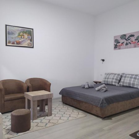 Lotus House Apartamento Zrenjanin Exterior foto