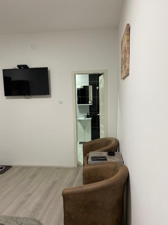 Lotus House Apartamento Zrenjanin Exterior foto